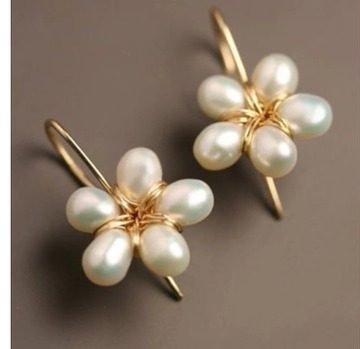 Vintage White Glass Flower Earrings