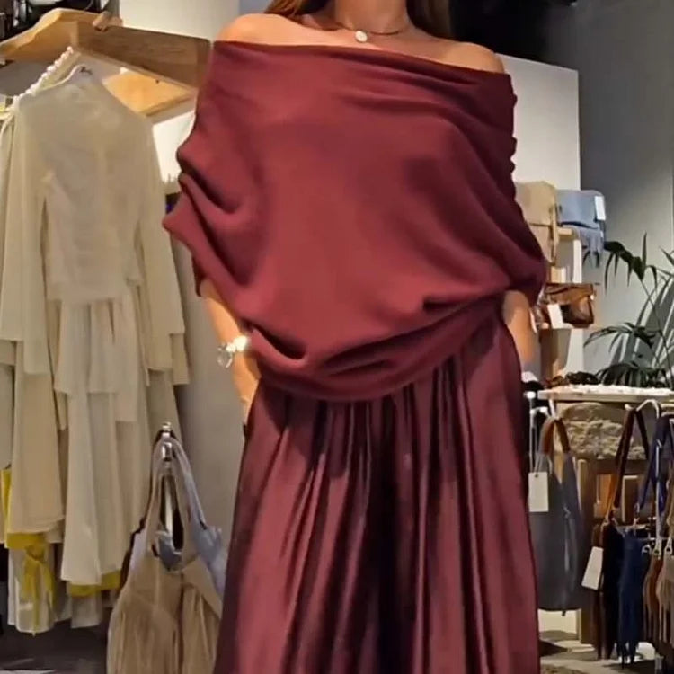 Elegant two-piece lounge set with exposed shoulders – soft, flattering, and elegantly casual