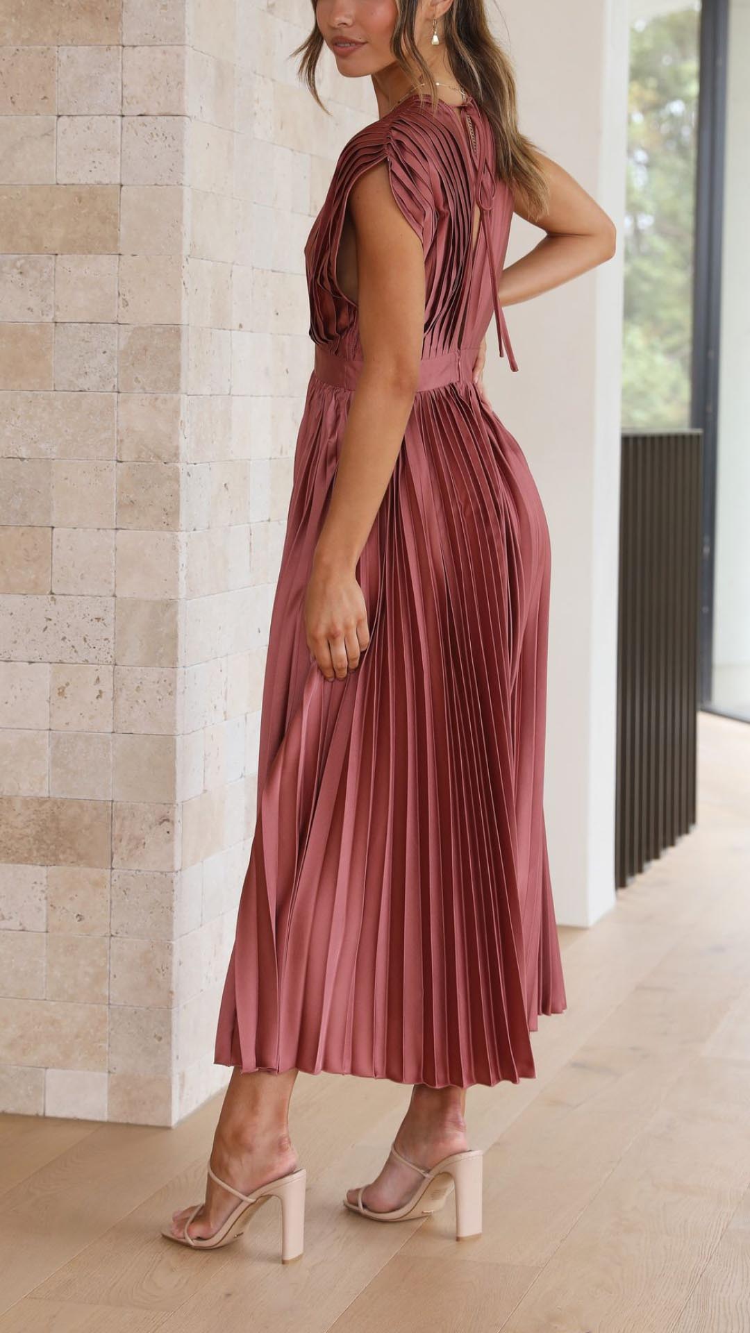 ALIYAH – ELEGANT PLEATED MIDI DRESS