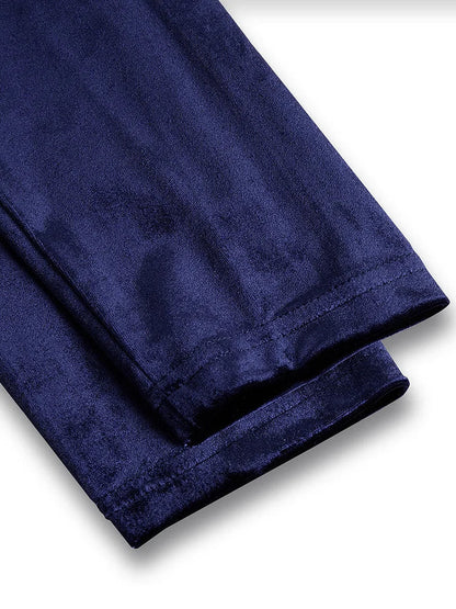 Luxurious velvet midi dress with long sleeves