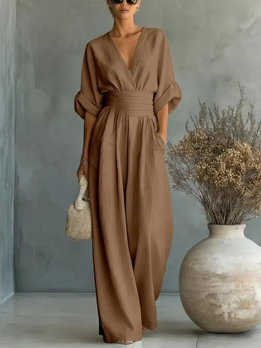 Elegant jumpsuit with V-neck and high waist