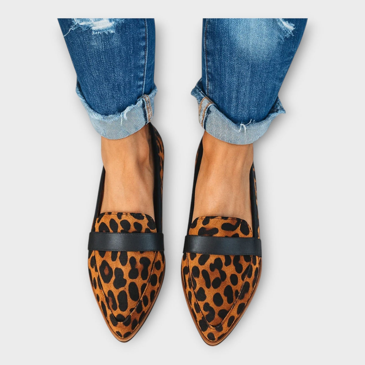 Elegant Loafers with Modern Line